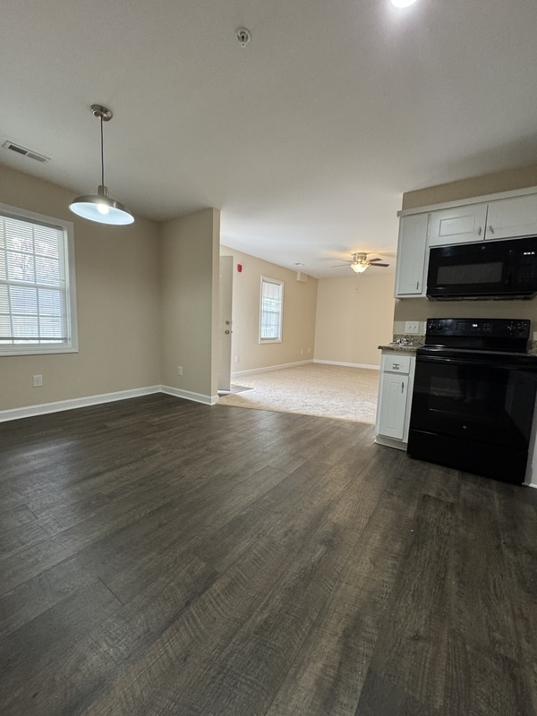 1154 Cross Creek Cir in Greenville, NC - Building Photo - Building Photo