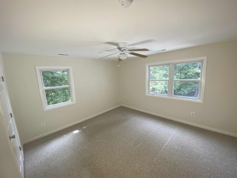 1045 Stonewood Dr in Charlottesville, VA - Building Photo