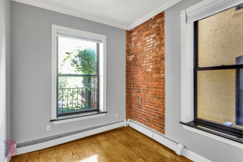 15 W 103rd St in New York, NY - Building Photo
