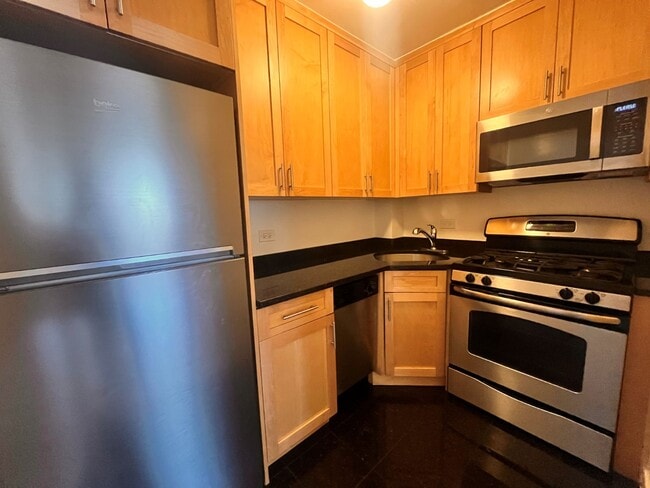 435 E 79th St in New York, NY - Building Photo - Building Photo