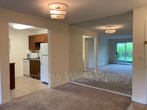 3180-3180 De Montreuil Ct in Kelowna, BC - Building Photo - Building Photo