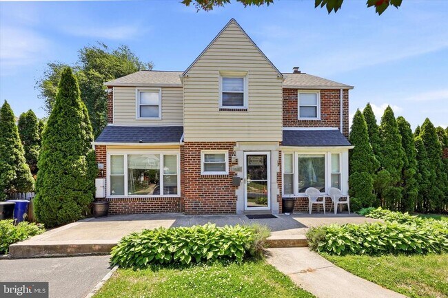 property at 1646 Surrey Ln