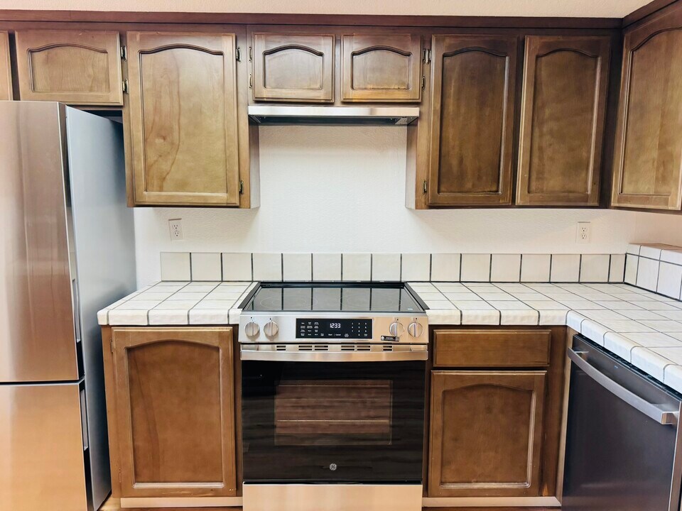 20709 Celeste Cir, Unit 1BR1BA Condo in Cupertino, CA - Foto de edificio