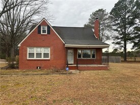 1700 Cedar Creek Rd in Fayetteville, NC - Building Photo