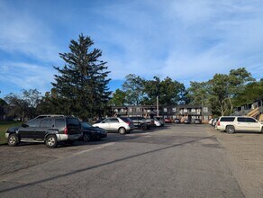 Forest Glen Apartments in Elkhart, IN - Foto de edificio - Building Photo