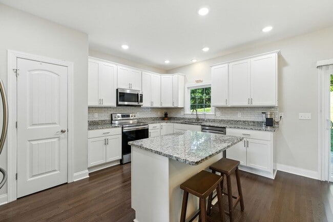 1206 Bluemoon Dr in Harrisonburg, VA - Building Photo - Building Photo