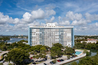 Parkview Point Condos in Miami Beach, FL - Foto de edificio - Building Photo