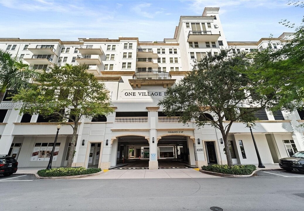 4100 Salzedo St, Unit 502 in Coral Gables, FL - Foto de edificio
