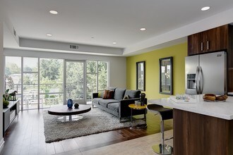 Millard Place in Altadena, CA - Foto de edificio - Building Photo