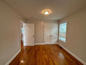 160 Bow St, Unit 1 in Everett, MA - Building Photo - Building Photo