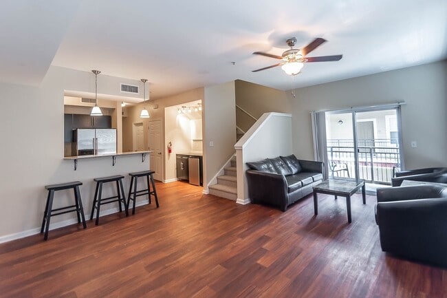 Tenth & College Village Apartments in Bloomington, IN - Building Photo - Interior Photo