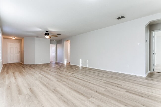 16122 Caballo Run in Selma, TX - Foto de edificio - Building Photo