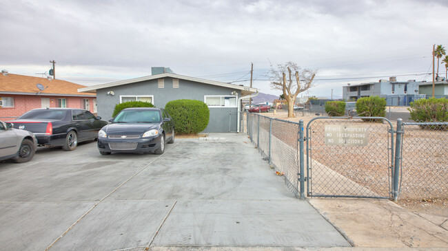 702 10th -1 in Las Vegas, NV - Building Photo - Building Photo