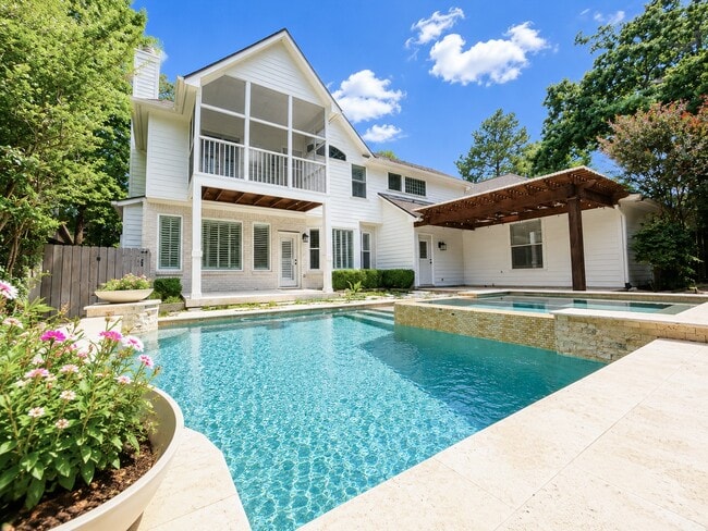 property at 18 Doeskin Pl