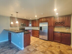526 S 40th Ave in West Richland, WA - Building Photo - Building Photo