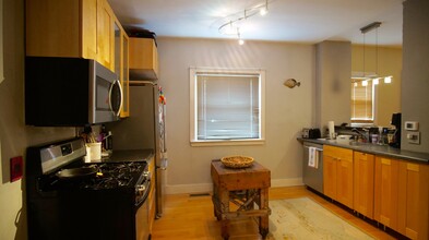 12 Africa St, Unit 1 in Providence, RI - Building Photo - Building Photo