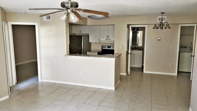 445 Fountainhead Cir in Kissimmee, FL - Foto de edificio - Building Photo
