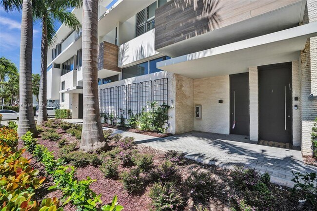 3750 Yacht Club Dr in Miami, FL - Building Photo - Building Photo