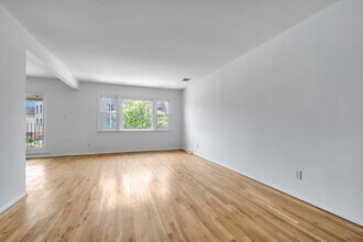 214-17 15th Ave in Queens, NY - Building Photo - Building Photo