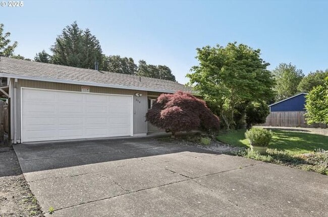 374 NE 34th Pl in Hillsboro, OR - Building Photo - Building Photo