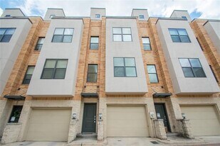 708 Skyline Bluff Ct in Fort Worth, TX - Building Photo