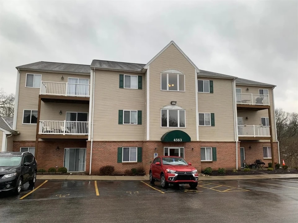 4563 Foley Rd, Unit 12 in Cincinnati, OH - Foto de edificio
