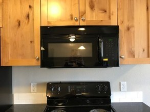 1332 Edgewater Cir-Unit -102 in Nampa, ID - Foto de edificio - Building Photo