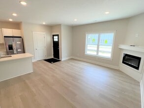 2112 Sherwood Ave in Holland, MI - Building Photo - Building Photo