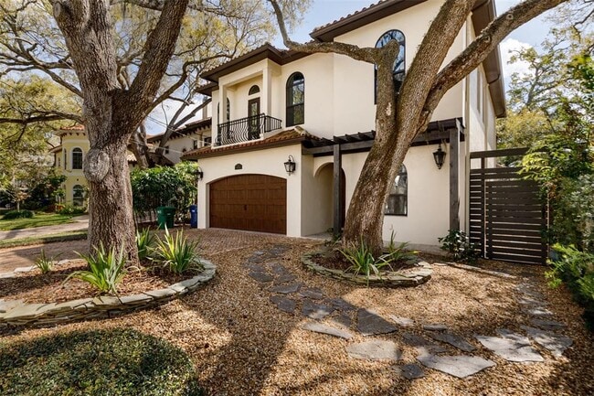 property at 3122 W Oakellar Ave