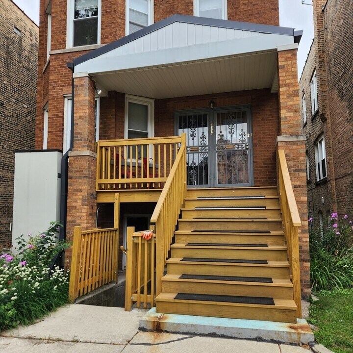 3236 N Lawndale Ave in Chicago, IL - Building Photo