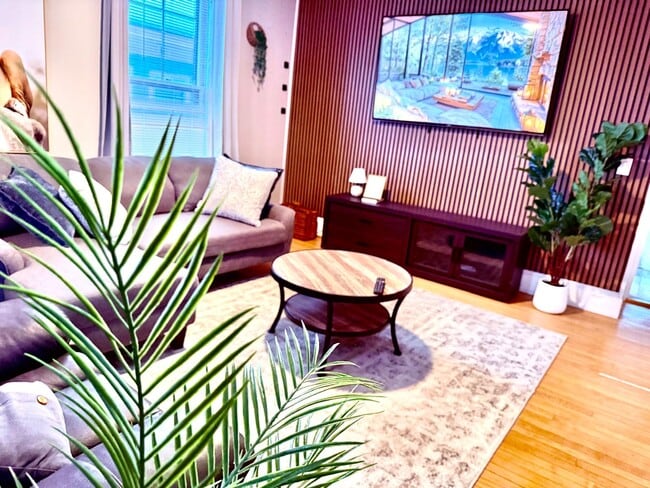 79 Sanford St, Unit 2 in Bangor, ME - Building Photo - Building Photo