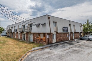 Country Court Apartments in Springfield, MO - Building Photo