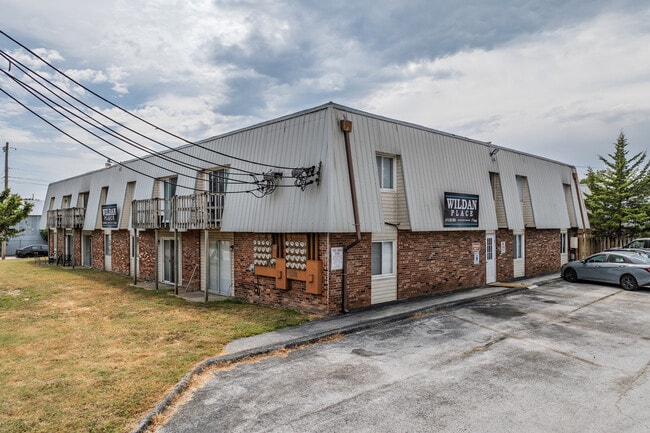 Country Court Apartments