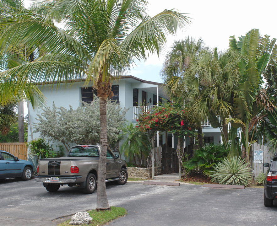 2429 NE 11th St in Fort Lauderdale, FL - Building Photo