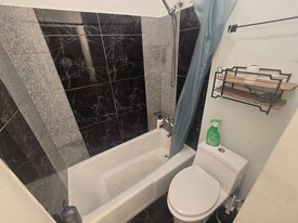 112 E Hill St in Champaign, IL - Building Photo