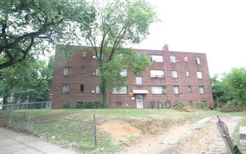 2474 Alabama Ave SE in Washington, DC - Foto de edificio - Building Photo