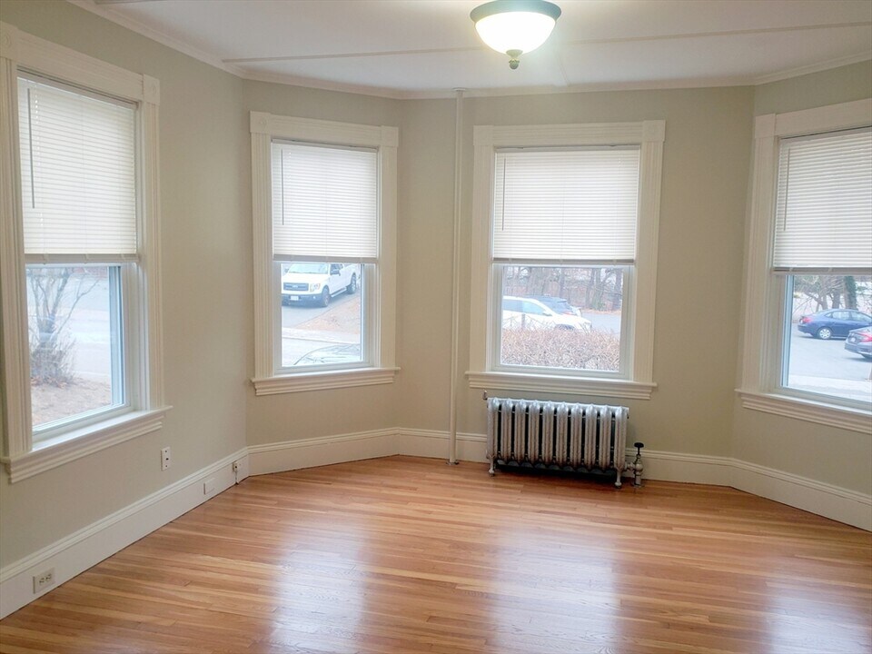 15 Hayward St-Unit -1 in Attleboro, MA - Building Photo