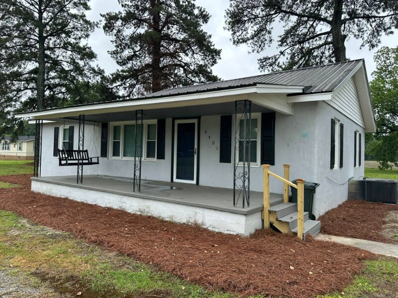 6401 Stantonsburg Rd in Farmville, NC - Building Photo