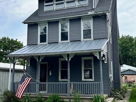 31 N Park Ave in Mertztown, PA - Building Photo