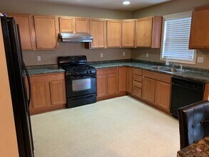 11005 N Waterton in Dunlap, IL - Foto de edificio - Building Photo