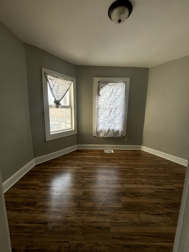 81 Whitney St, Unit 1 in Newark, NJ - Building Photo - Building Photo