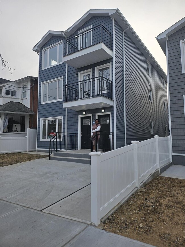 10-59 Grassmere Terrace in Queens, NY - Building Photo - Building Photo