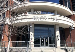 1 Uptown Dr in Markham, ON - Building Photo