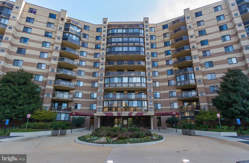 8380 Greensboro Dr in McLean, VA - Building Photo