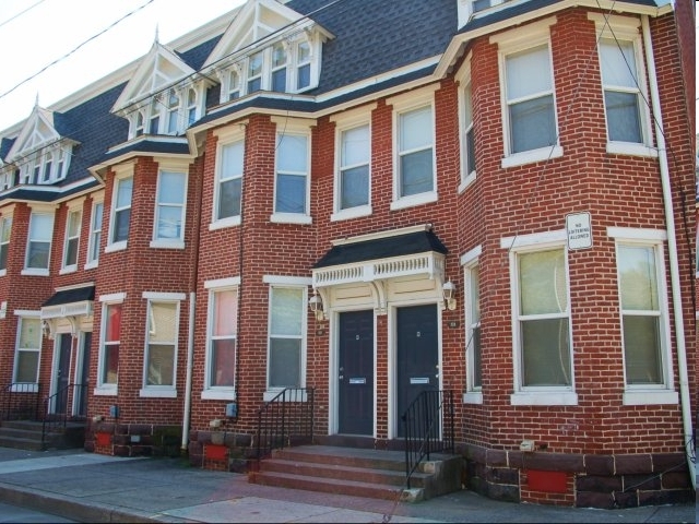 The Towns At Governor's Square in Harrisburg, PA - Foto de edificio - Building Photo