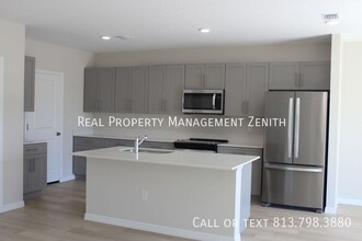 37327 Sagemoor Dr in Zephyrhills, FL - Building Photo - Building Photo