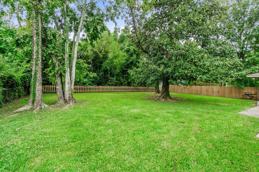 5574 Houston Dr in Baton Rouge, LA - Foto de edificio