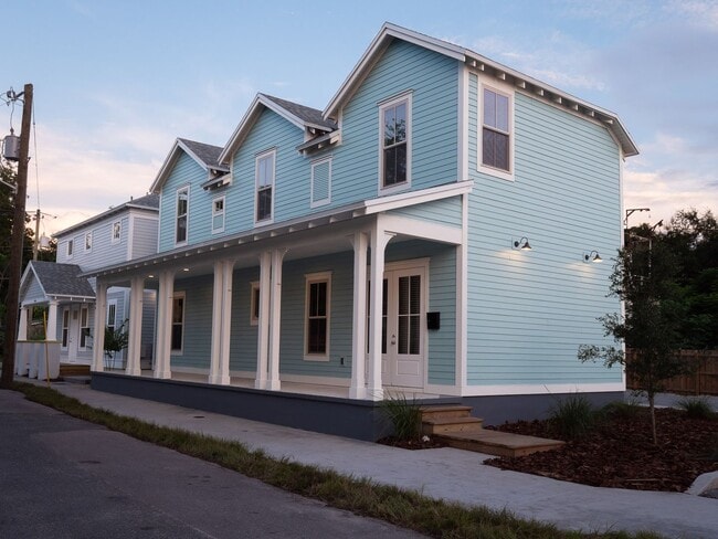 608 SW 5th Terrace in Gainesville, FL - Building Photo - Building Photo