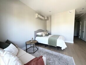 872 Broadway, Unit 202 in Somerville, MA - Building Photo - Building Photo