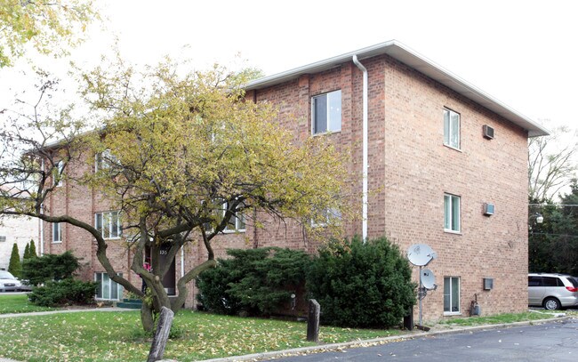 135 Surrey Dr in Lombard, IL - Building Photo - Building Photo
